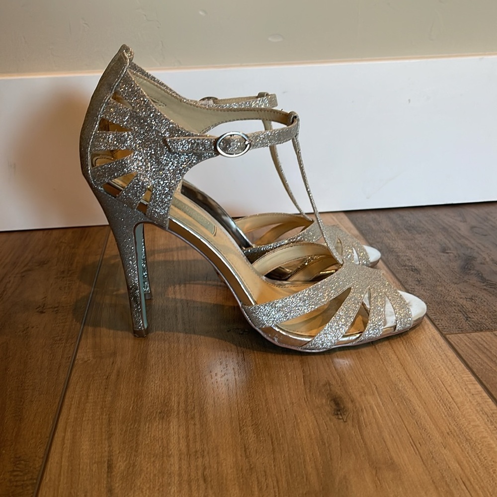 Betsy Johnson, silver glitter T- strap heels s 8